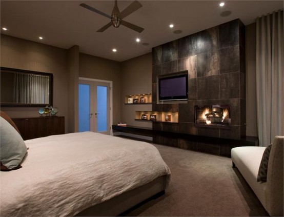 Современная спальня с камином и телевизором