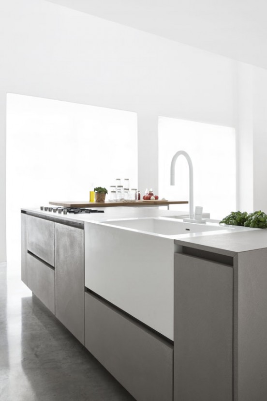 Кухня Polaris Cucine. Кухонная мойка контрастно белого цвета глубокая и удобная