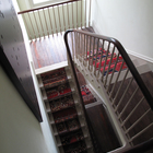 Новая лестница органично вписалась в викторианский интерьер, очень качественно выполнен поручень.