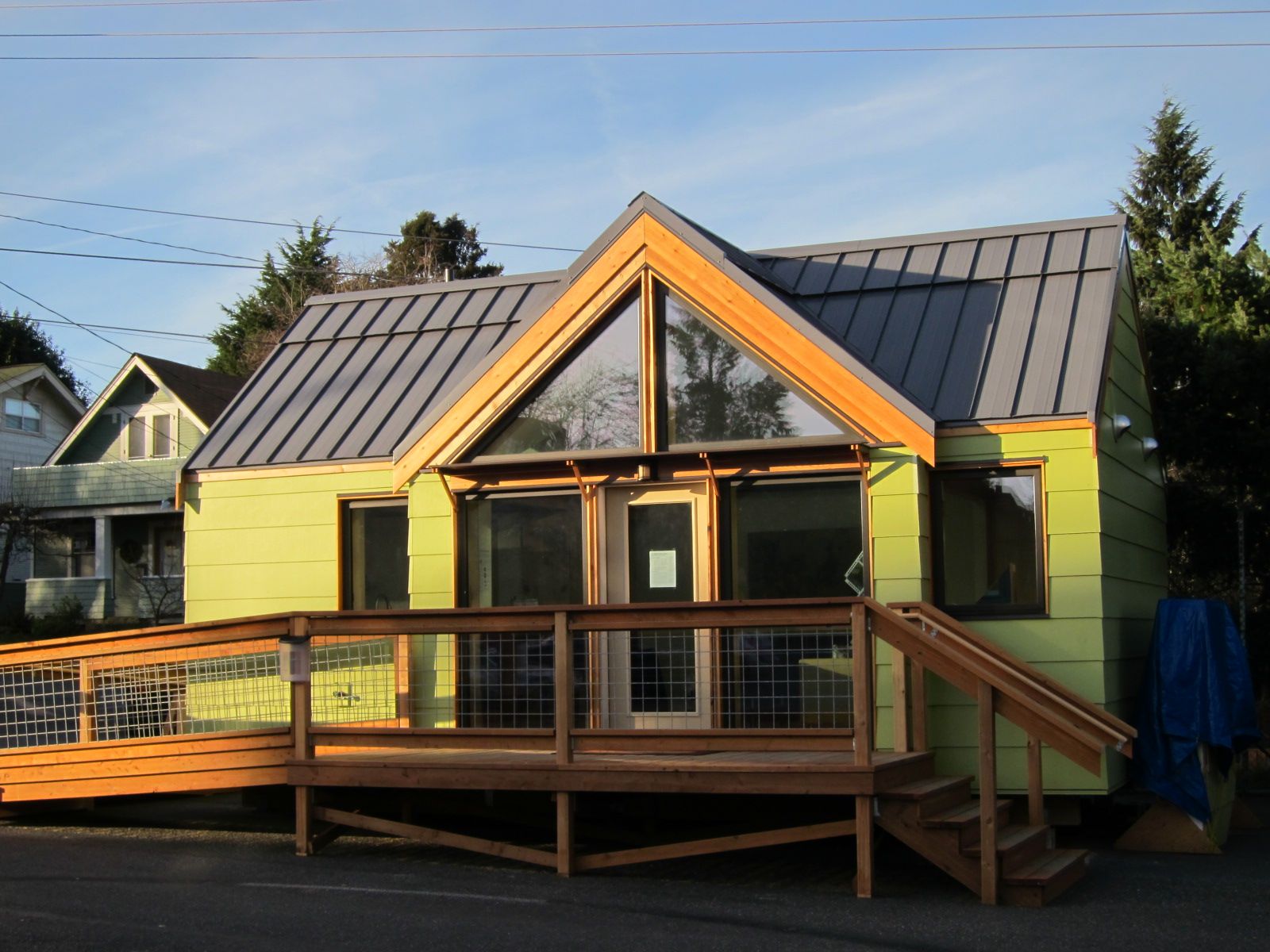 Фасад маленького энергоэффективного дома