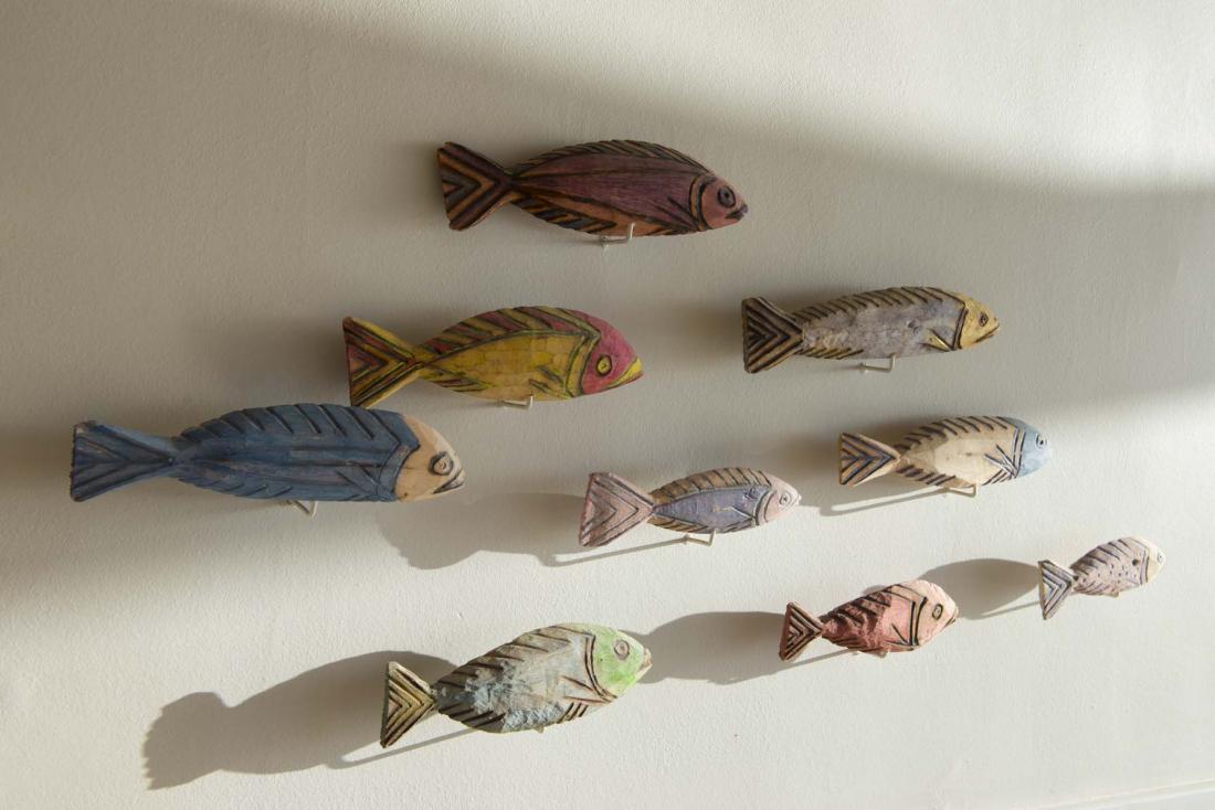 Детали: Стайка рыбок на стене.