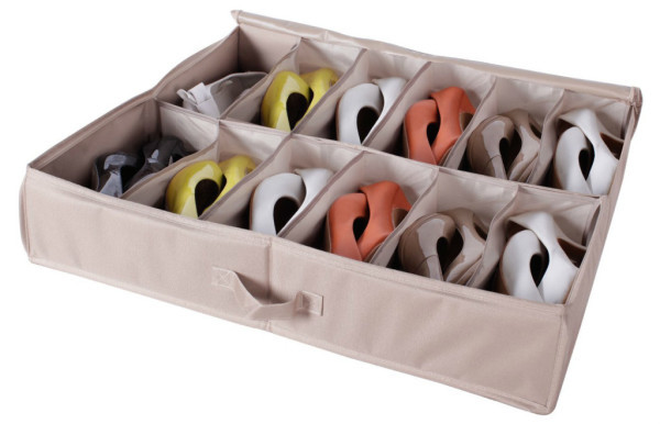 Удобный органайзер для хранения обуви под кроватью, застегивается сверху для защиты от пыли.