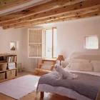 Пожалуй единственная комната с деревянным полом - спальня. Из спальни можно попасть на улицу по небольшой лестнице через окно.