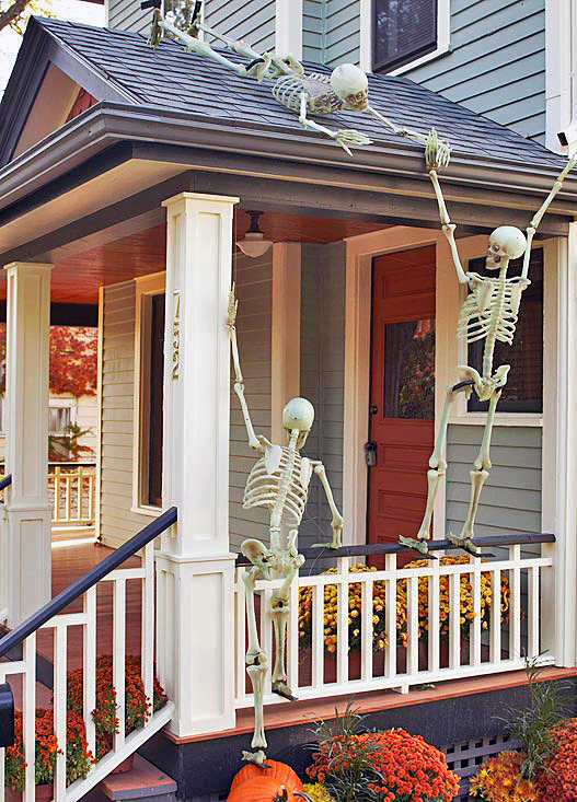 Еще один вариант скелетов атакующих дом.