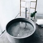 Круглая бетонная ванна - яркий пример того за что дизайнеры любят бетон.