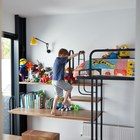 Стол в детской является частью лестницы не кровать.