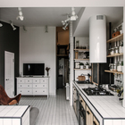 Когда кухня одновременно служит и гостиной, важно чтобы сама кухня выглядела стильно.