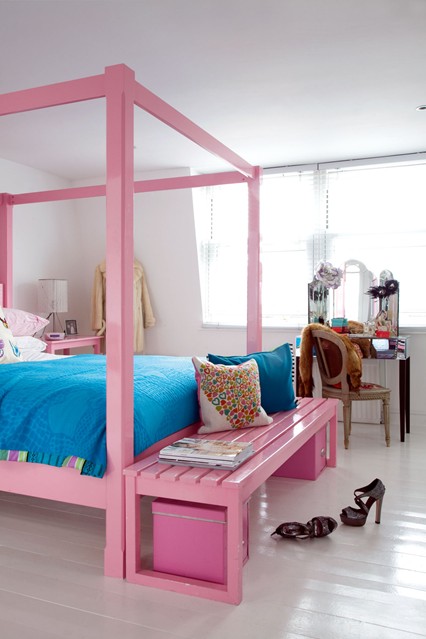 Дизайн спальни в розовом цвете для молодой женщины, трельяж тоже не будет лишним
