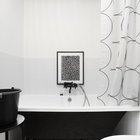 Ванная комната действительно чем-то отдаленно напоминает ванну в квартире советской интеллигенции - простой кафель, высокие, но не крашенные потолки, сдержанная занавеска.