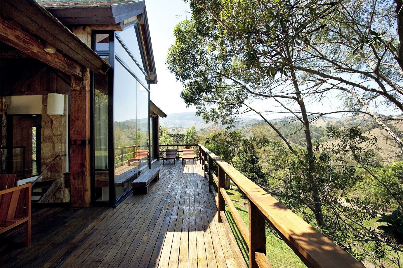 Широкие балконы и террасы способствуют единению отдыхающий с природой