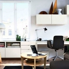 Офисный стол и шкафы может быть частью мебельной стенки в гостинной.
