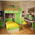 Зеленая детская для двух подростков с интересной двухъярусной кроватью.
